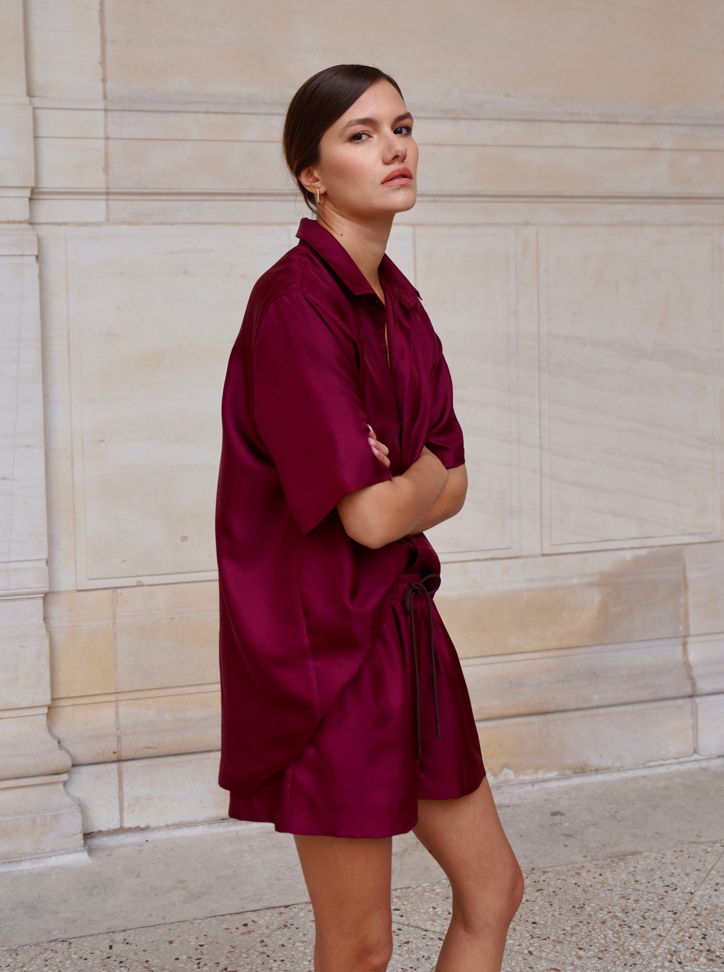 TUDOR SHORTS IN MERLOT SILK TWILL
