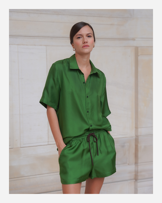 TUDOR SHORTS IN GRASS GREEN