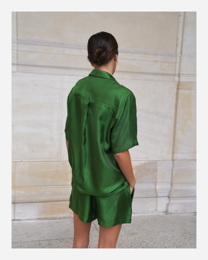 TUDOR SHORTS IN GRASS GREEN