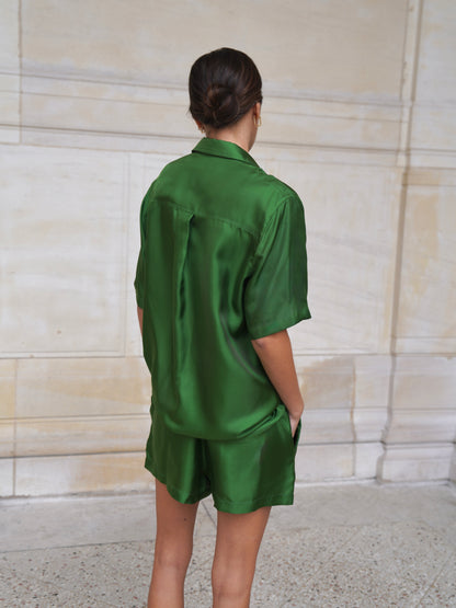 TUDOR SHORTS IN GRASS GREEN SILK TWILL