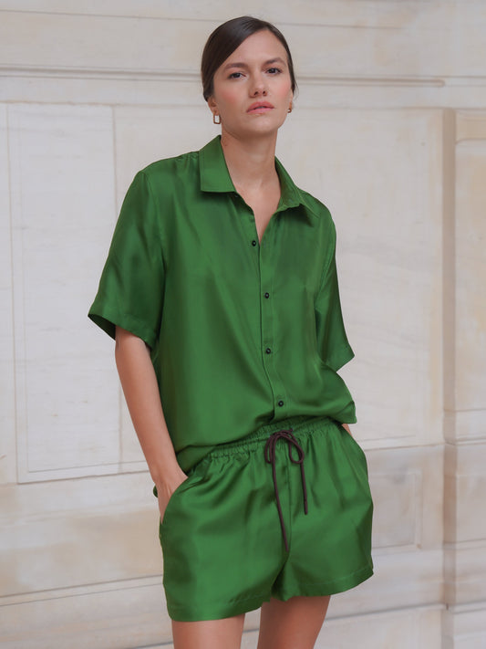 TUDOR SHORTS IN GRASS GREEN SILK TWILL
