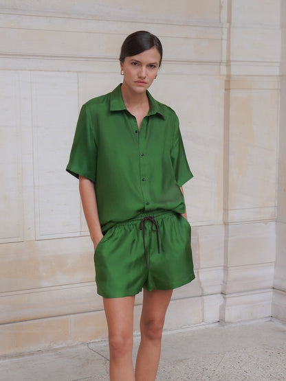 TUDOR SHORTS IN GRASS GREEN SILK TWILL